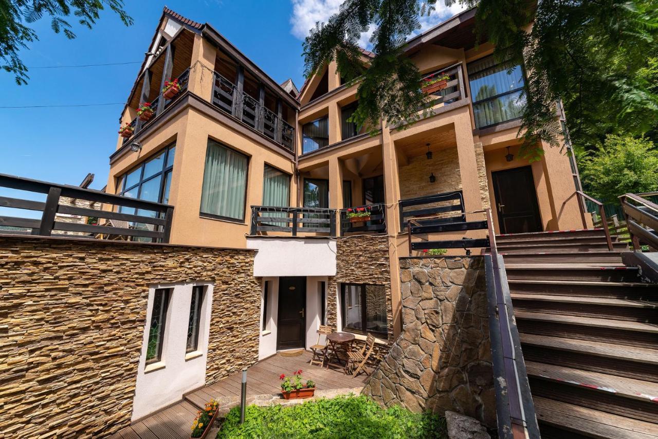 Hotel Casa Freya Buşteni Esterno foto