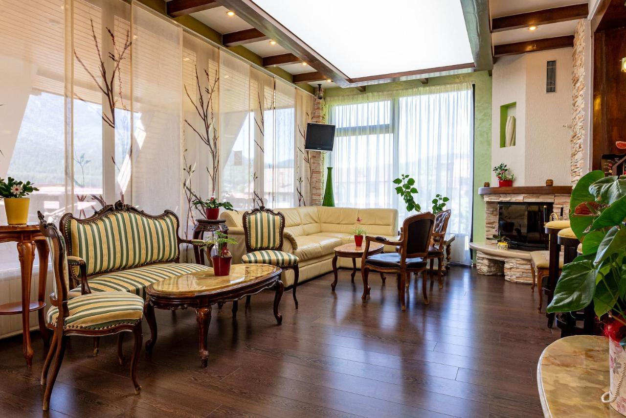 Hotel Casa Freya Buşteni Esterno foto
