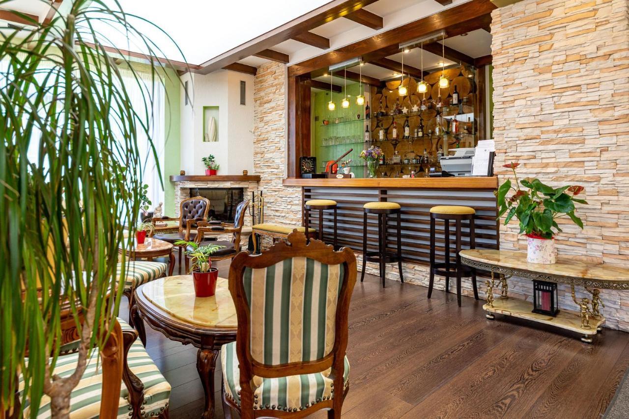 Hotel Casa Freya Buşteni Esterno foto