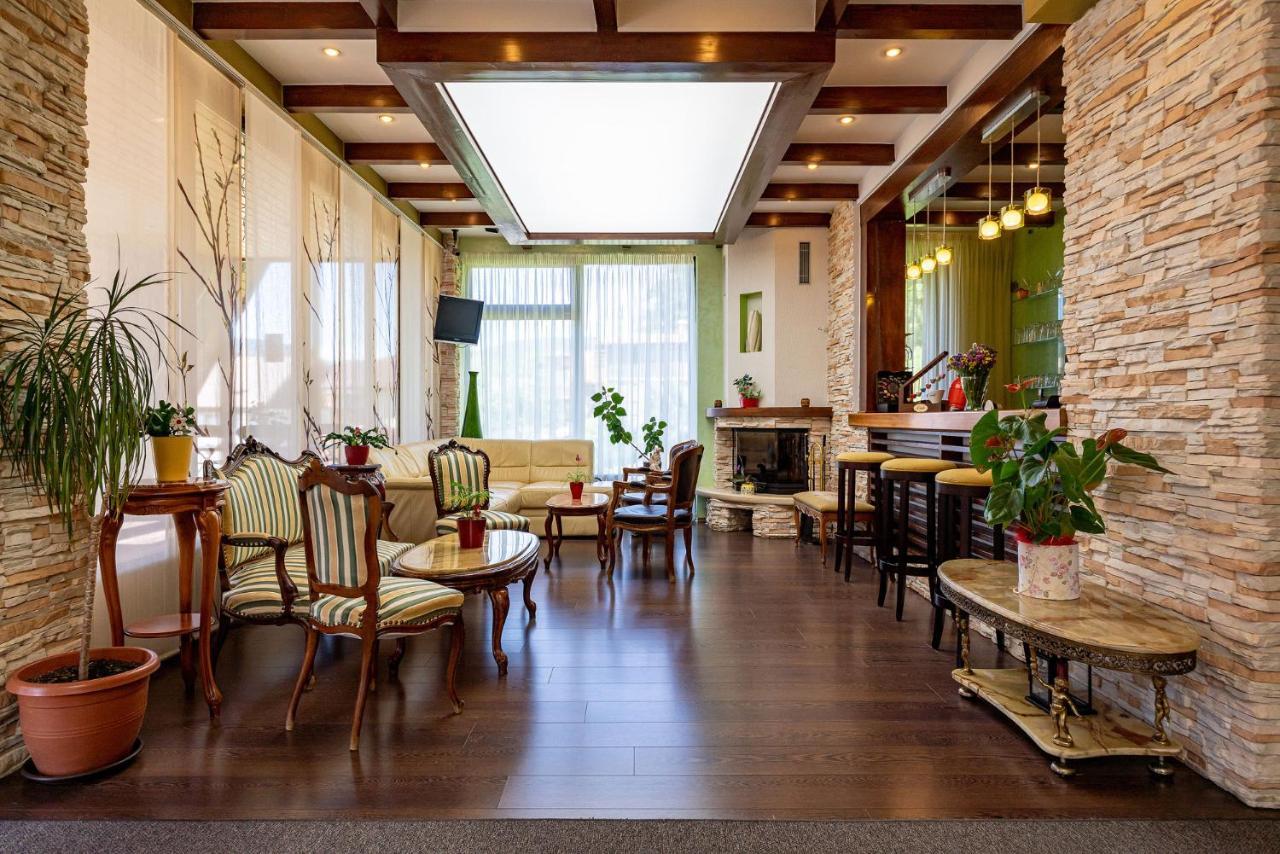 Hotel Casa Freya Buşteni Esterno foto
